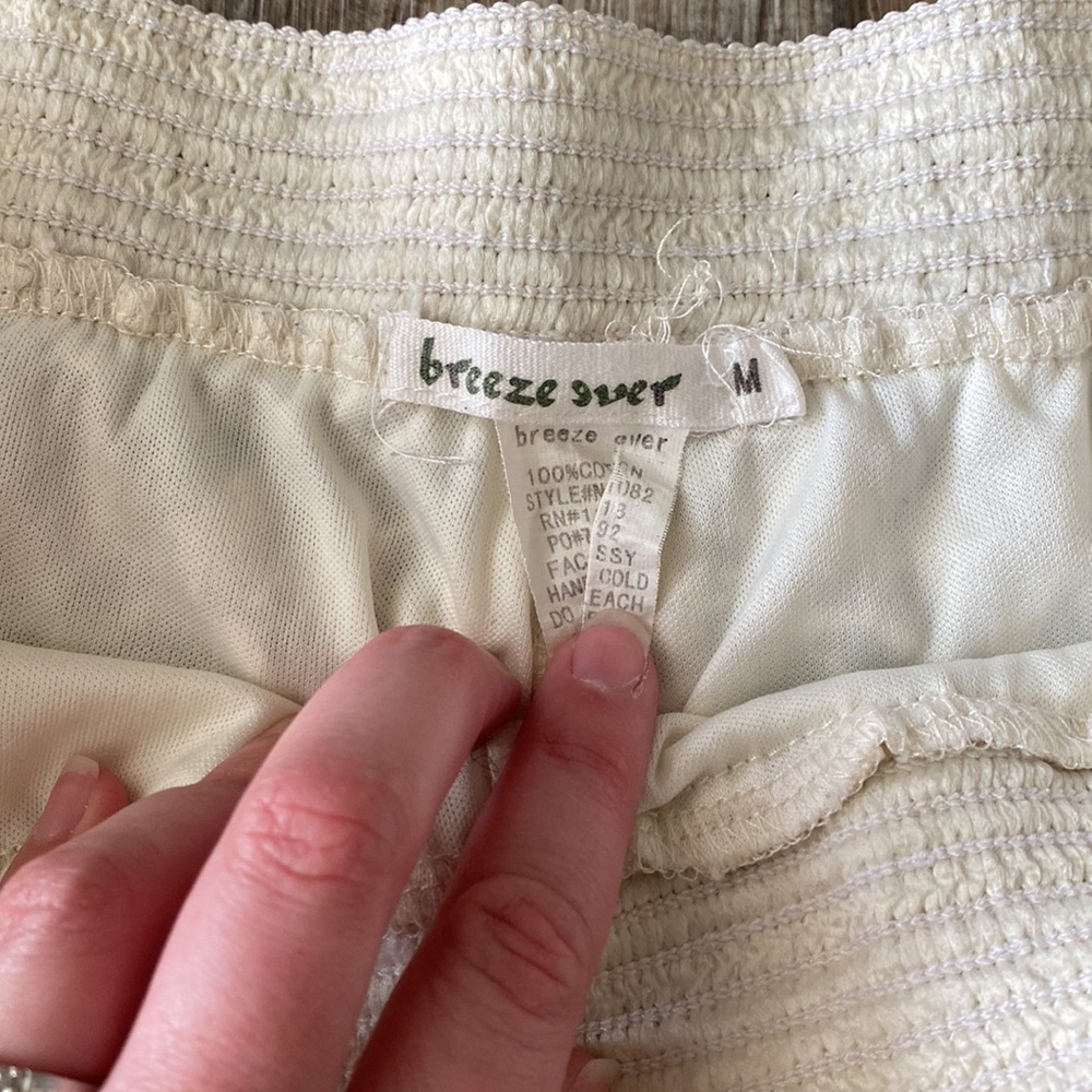 Elegant Lace Women's Shorts - Cream - Picture 2 of 3